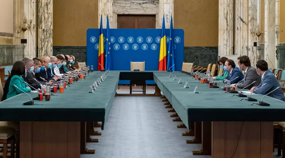 Emil Boc: Premierul a promis primarilor sprijin pentru campania de vaccinare