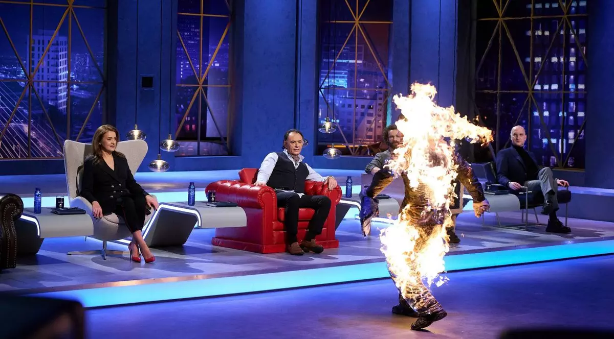 Un concurent în flăcări intră în „Imperiul Leilor”: „Vă prezint cea mai sigură meserie din lume!”