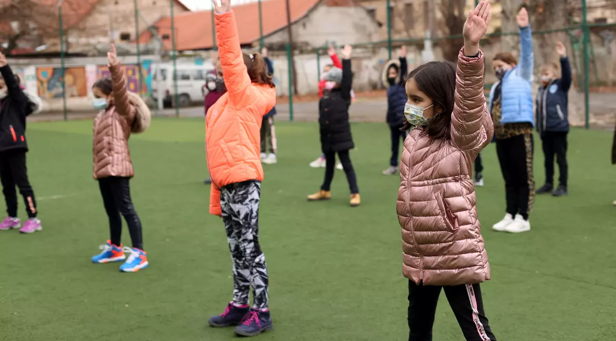 Părinții care lucrează și nu au cu cine să lase copiii în timpul vacanței îi pot duce în locații amenajate special de Primăria Capitalei. Unde sunt acestea