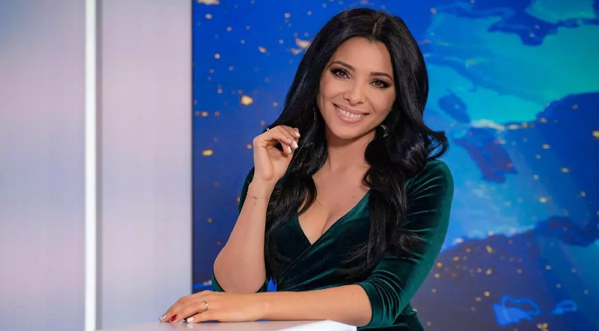 Imagini cu Corina Caragea, prezentatoarea de la Pro TV, în costum de baie. Are 38 de ani