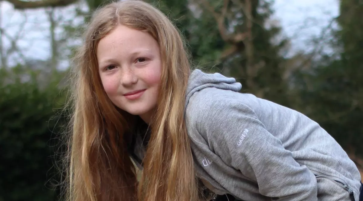 Un băiețel nu s-a tuns de opt ani pentru a dona părul unei fundații care face peruci pentru copiii bolnavi