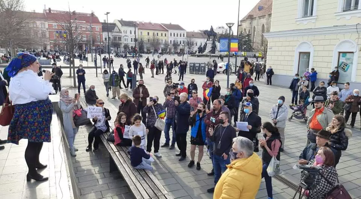 Diana Șoșoacă, la protestul antirestricții de la Cluj-Napoca. Manifestanții vor fi amendați