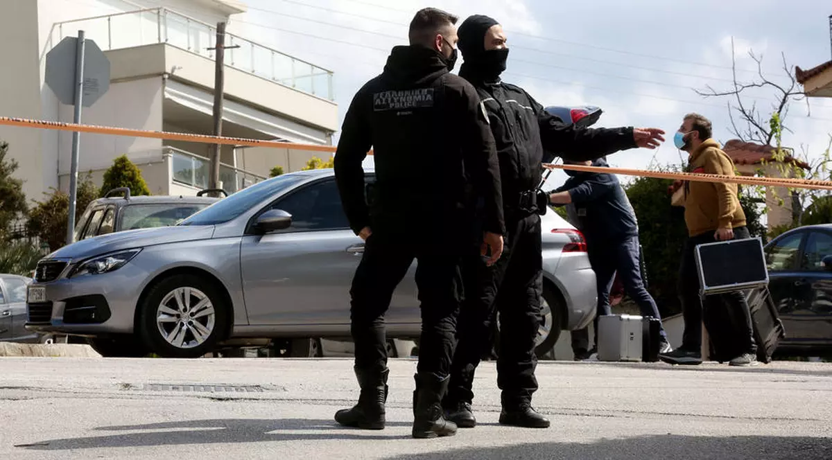 Un jurnalist grec de investigații a fost asasinat în fața locuinței