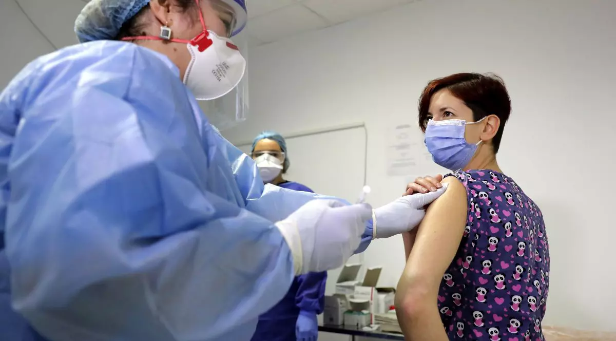 Peste 57.500 de persoane, vaccinate anti-COVID în ultimele 24 de ore. Cum arată graficul imunizărilor