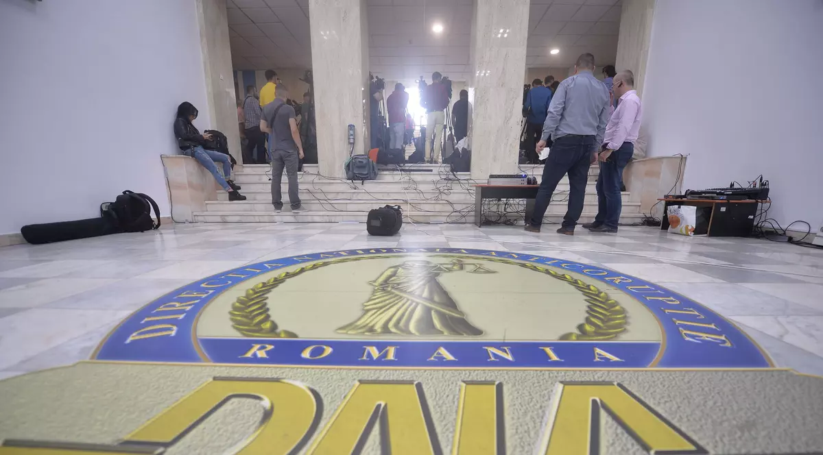 Trei oficiali de la UTA Arad, trimiși în judecată pentru că au încercat să mituiască jucătorii altor echipe și un arbitru