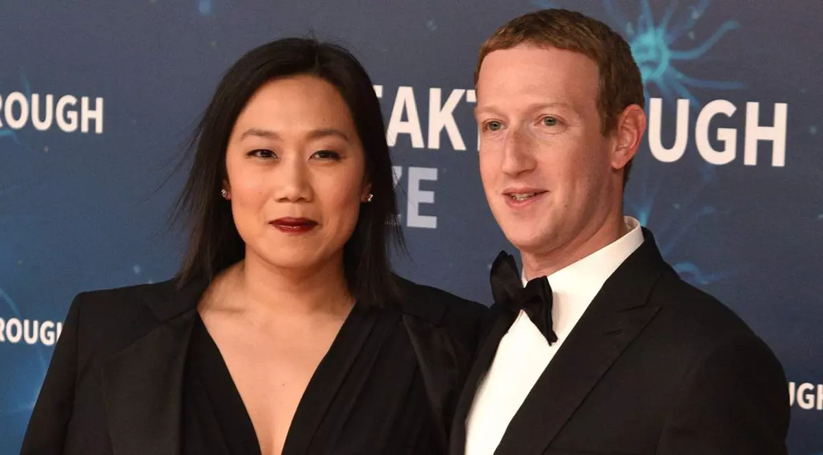 VIDEO Averea lui Mark Zuckerberg a crescut cu 40 de miliarde de dolari în 2020. Pe ce își cheltuie fondatorul Facebook banii