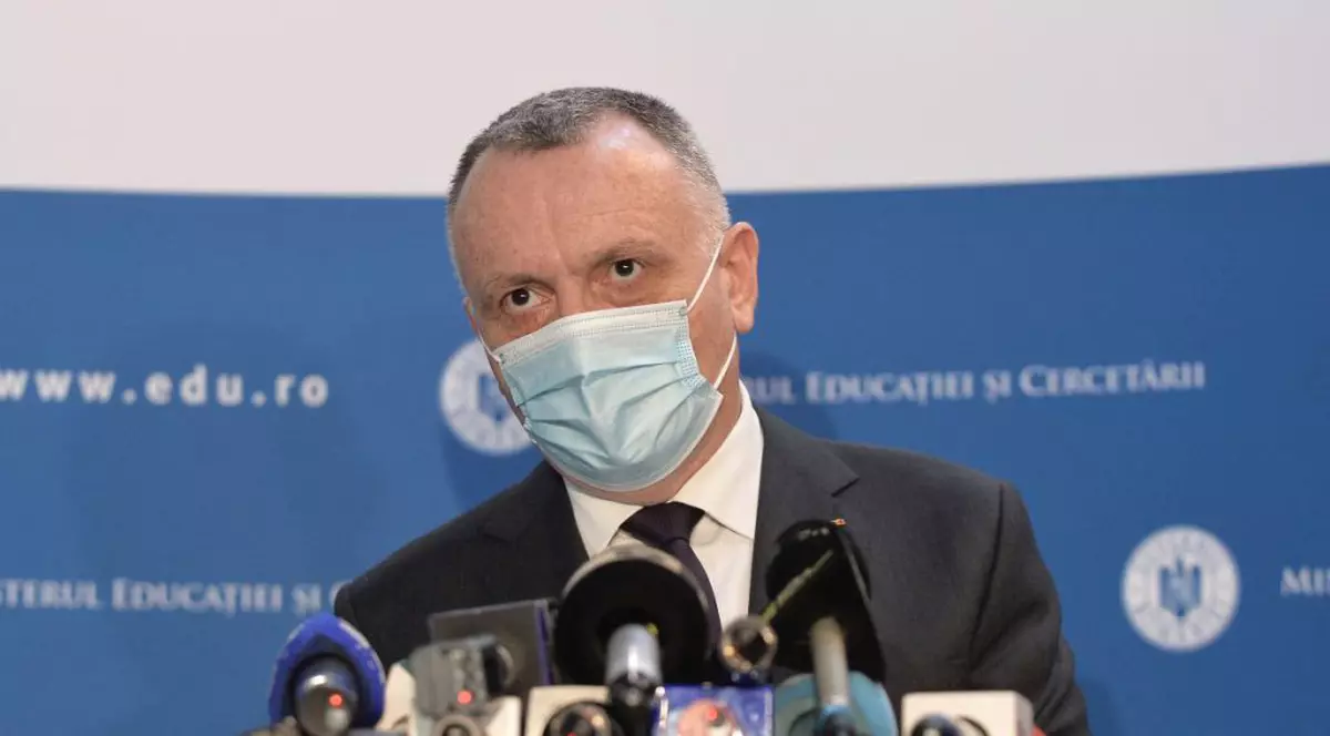 VIDEO Școlile ar mai putea avea încă un director. Ministrul educației: Ne gândim la un director administrativ