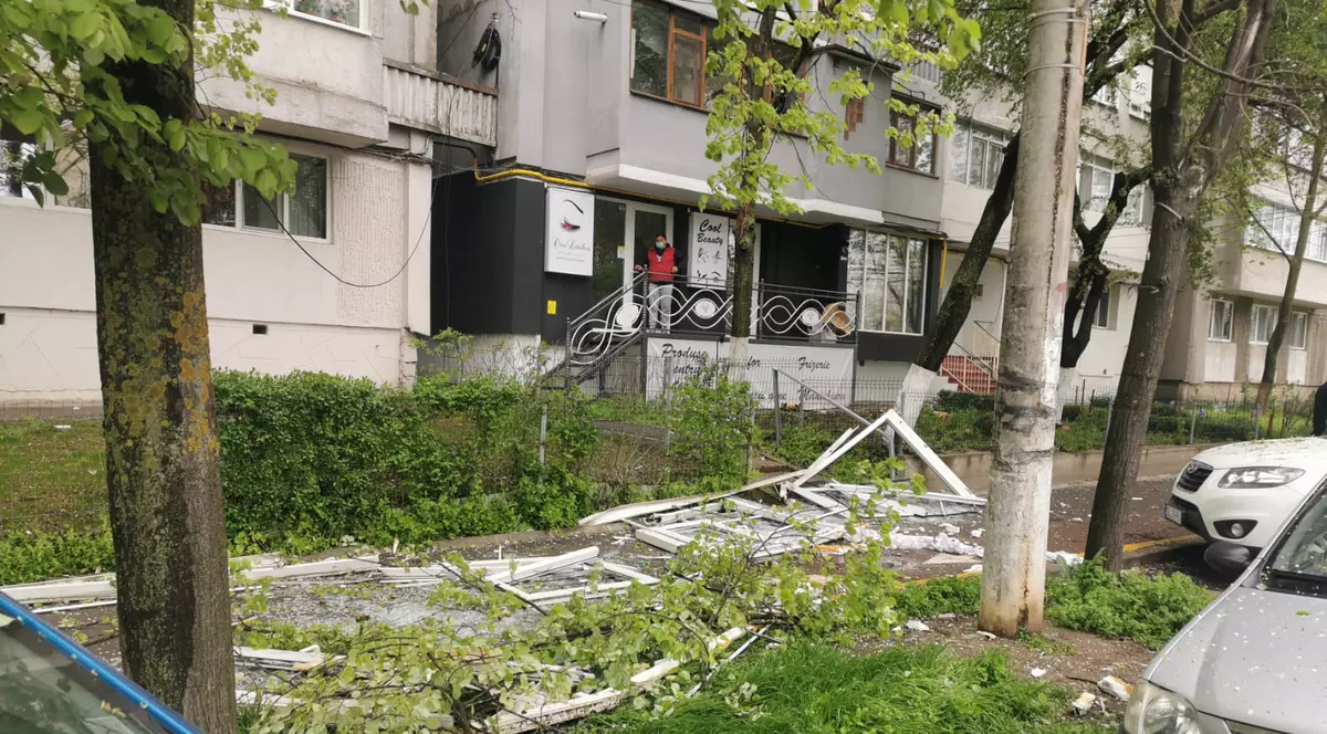 Explozie puternică într-un bloc cu zece etaje din Galaţi. Un bărbat a suferit arsuri de gradul I la față