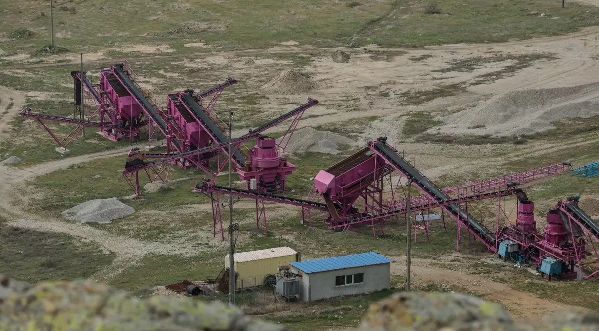 Guvernul reacționează la cariera de granit din Munții Măcin: „nu e mină”, ci „activitate tradițională”