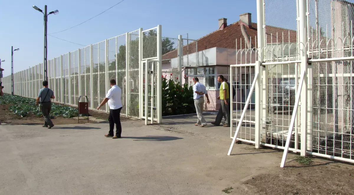 Viața unui deținut de la Poarta Albă: cazare la hotel, mers zilnic la sală și la întâlniri. Judecătorii nu au găsit nimic penal în asta