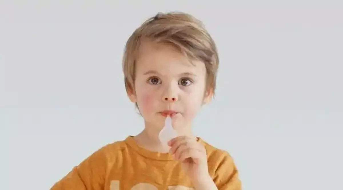 Teste COVID sub formă de acadea, introduse în grădinițe din Austria. Cum funcționează