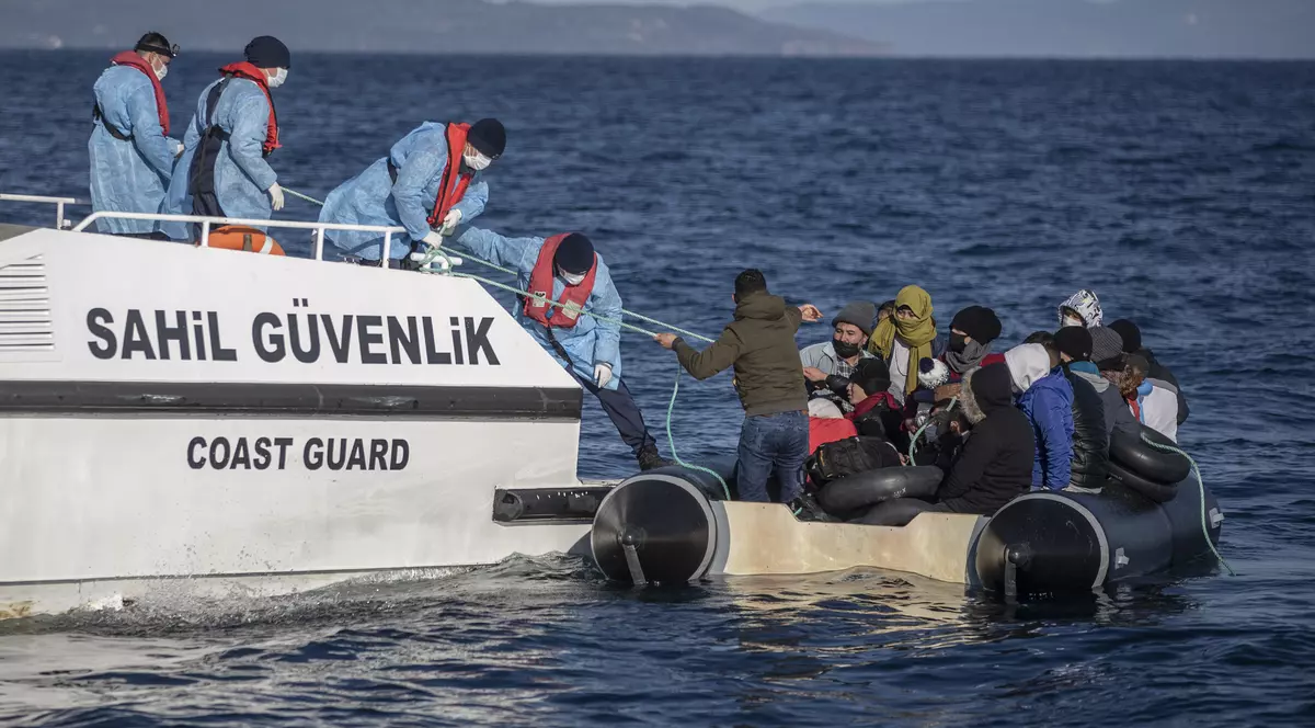 Două vase cu migranți s-au scufundat în Marea Egee. Cel puțin 14 oameni au murit. Atena critică Ankara pentru zecile de morți din mare