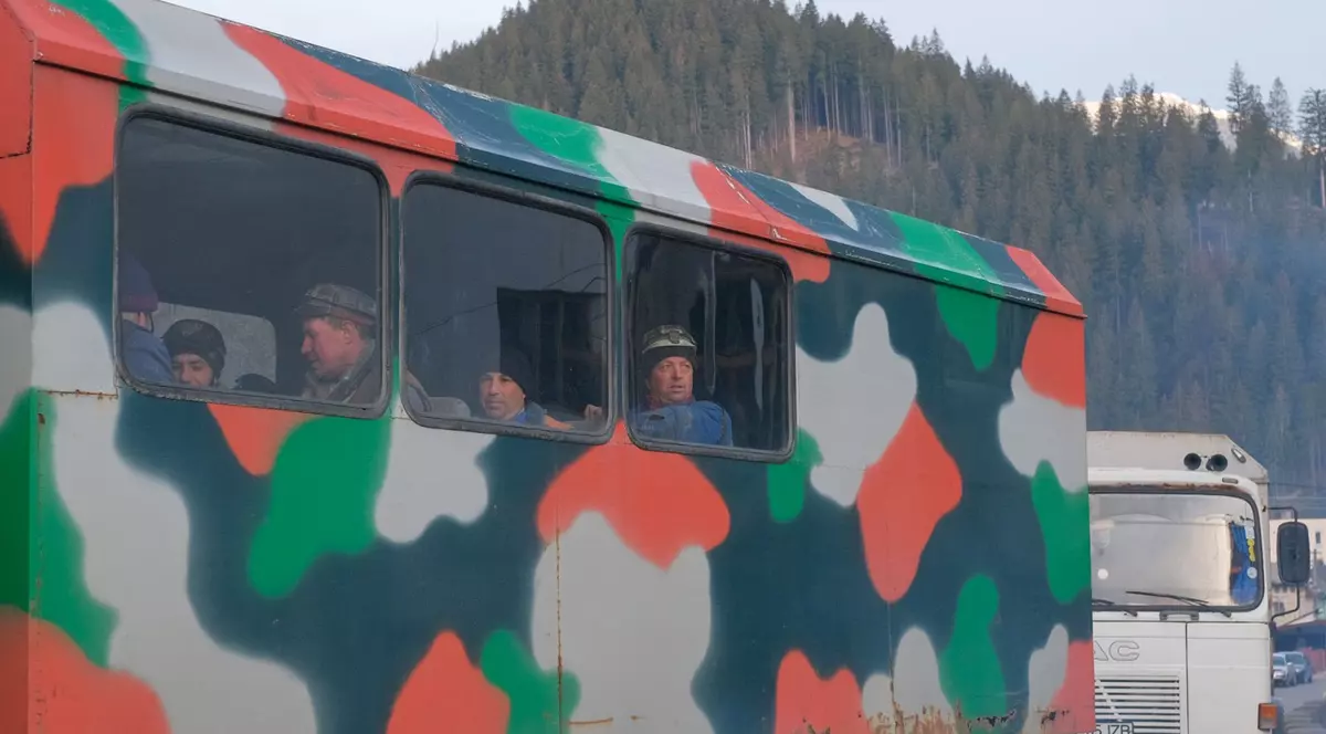 REPORTAJ. Minerii de la Crucea se simt abandonați de toată lumea. „L-am luat în brațe ca pe Dumnezeu pe George Simion”