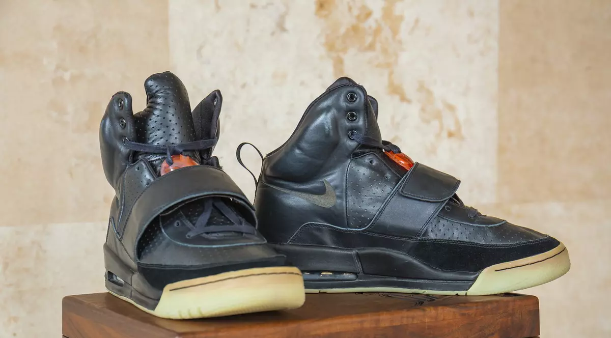 Pantofi de sport vânduți cu 1,8 milioane de dolari. De ce sunt atât de speciali