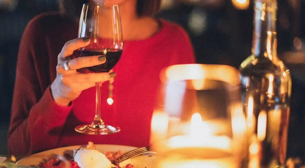(Publicitate) Cină romantică: 7 moduri prin care să-l impresionezi