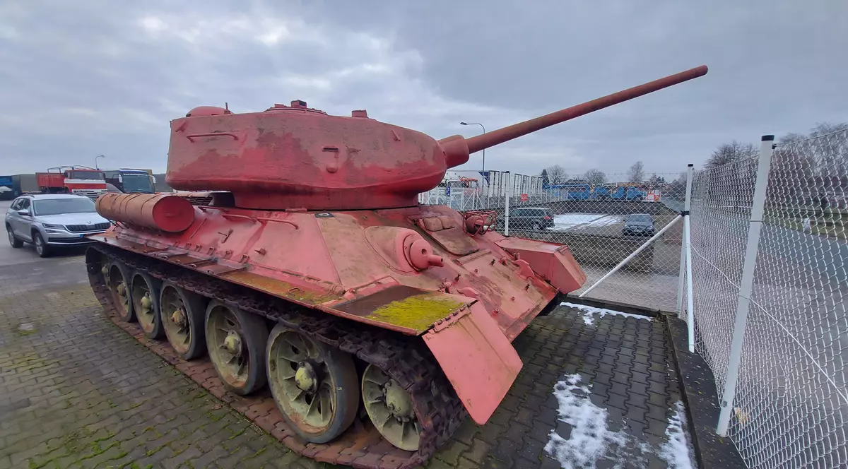 Amnistia armelor deținute ilegal în Cehia: un cetățean a predat un tanc T-34