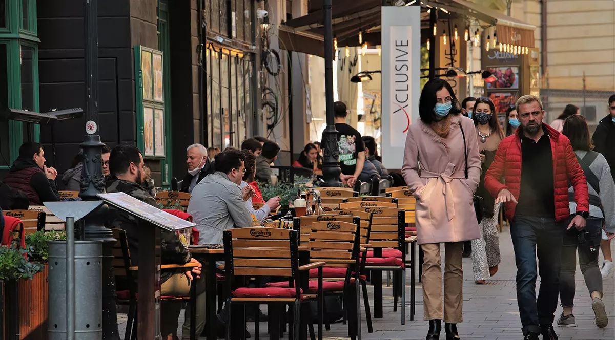 Accesul în restaurante, teatre și la nunți, doar pentru vaccinați sau cei trecuți prin boală. Nu se mai intră cu test