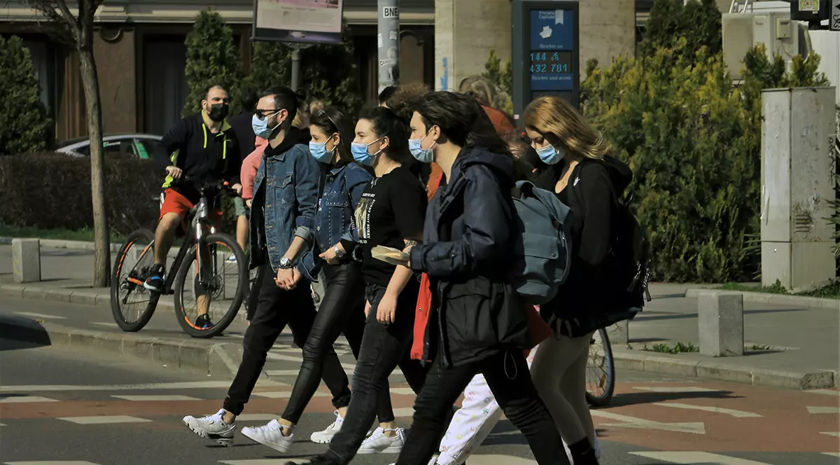 Ce alte state au eliminat obligativitatea purtării măștii în spațiile deschise