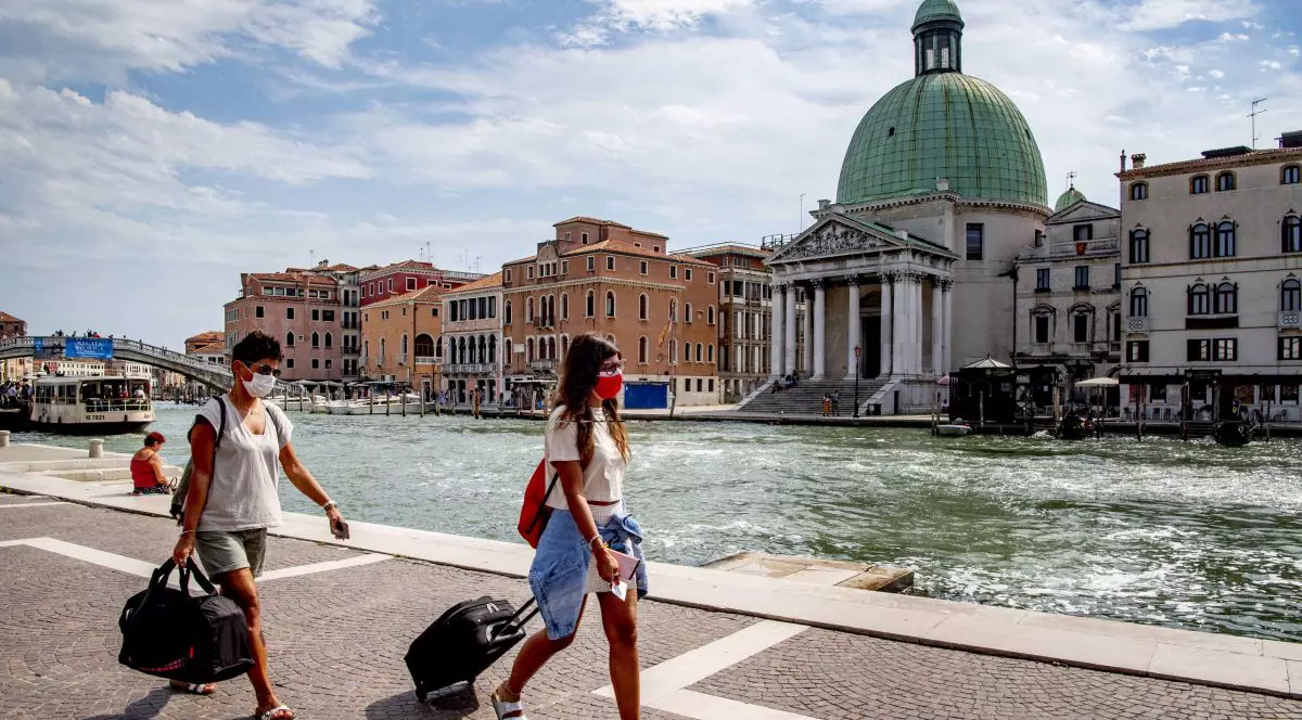 Ultimul motiv pentru care italienii refuză vaccinul AstraZeneca: rapelul pică în timpul vacanței de vară