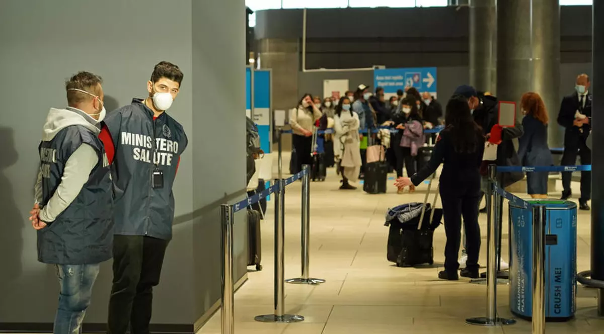 Italia a scurtat carantina pentru călătorii din 30 de ţări, inclusiv România