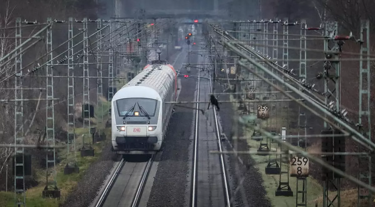 Tren din Germania, oprit și evacuat din cauza unui călător care avea COVID