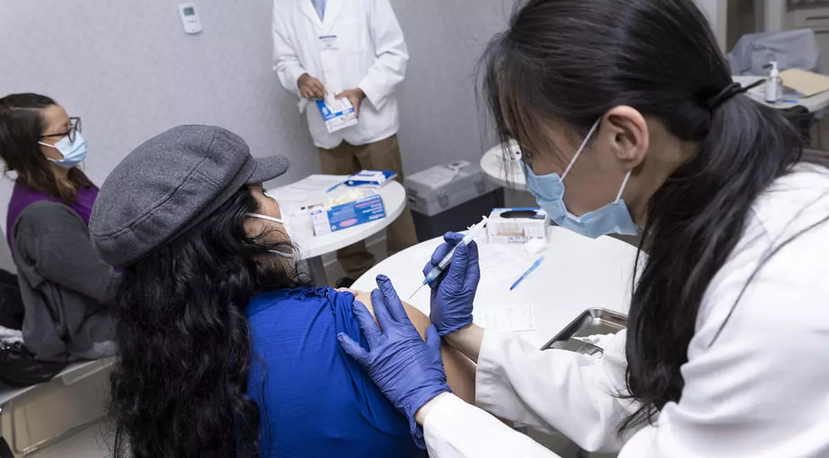 Jumătate din populația adultă a SUA, imunizată cu cel puțin o doză de vaccin anti-COVID-19