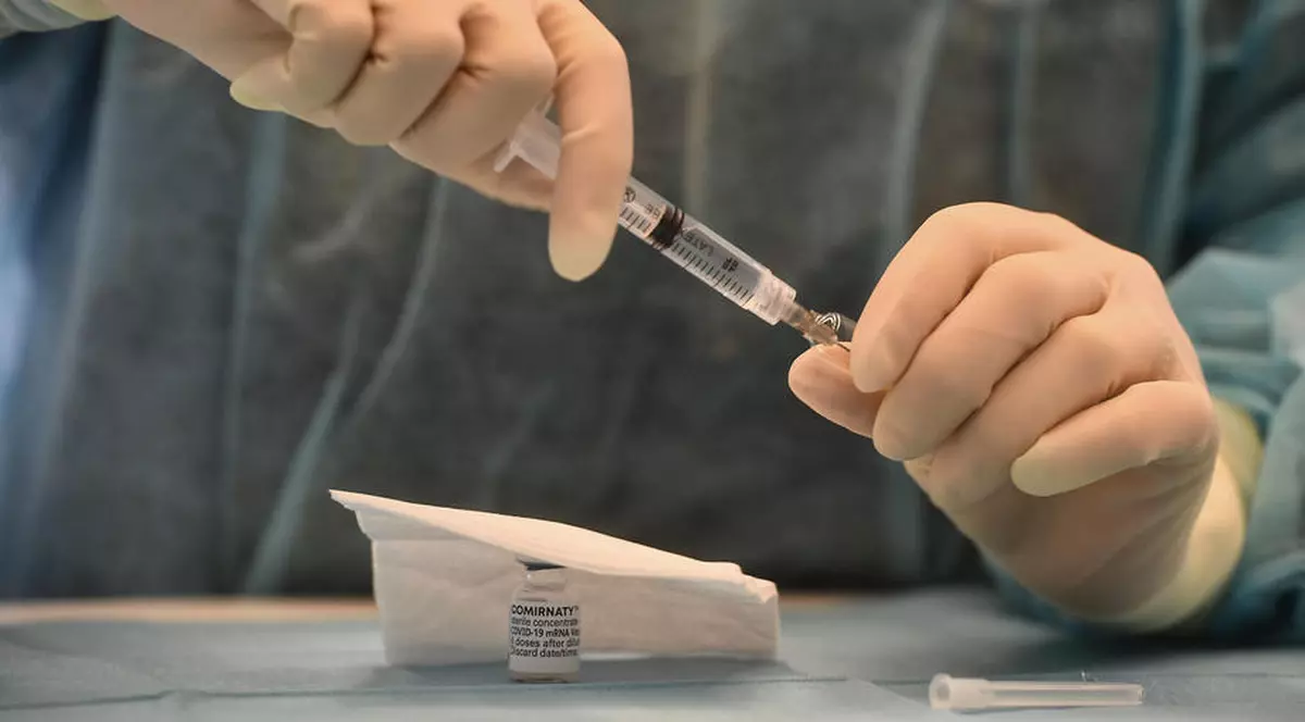 Adolescent de 17 ani, la spital cu simptome de miocardită, după vaccinare. DSP Bacău face anchetă