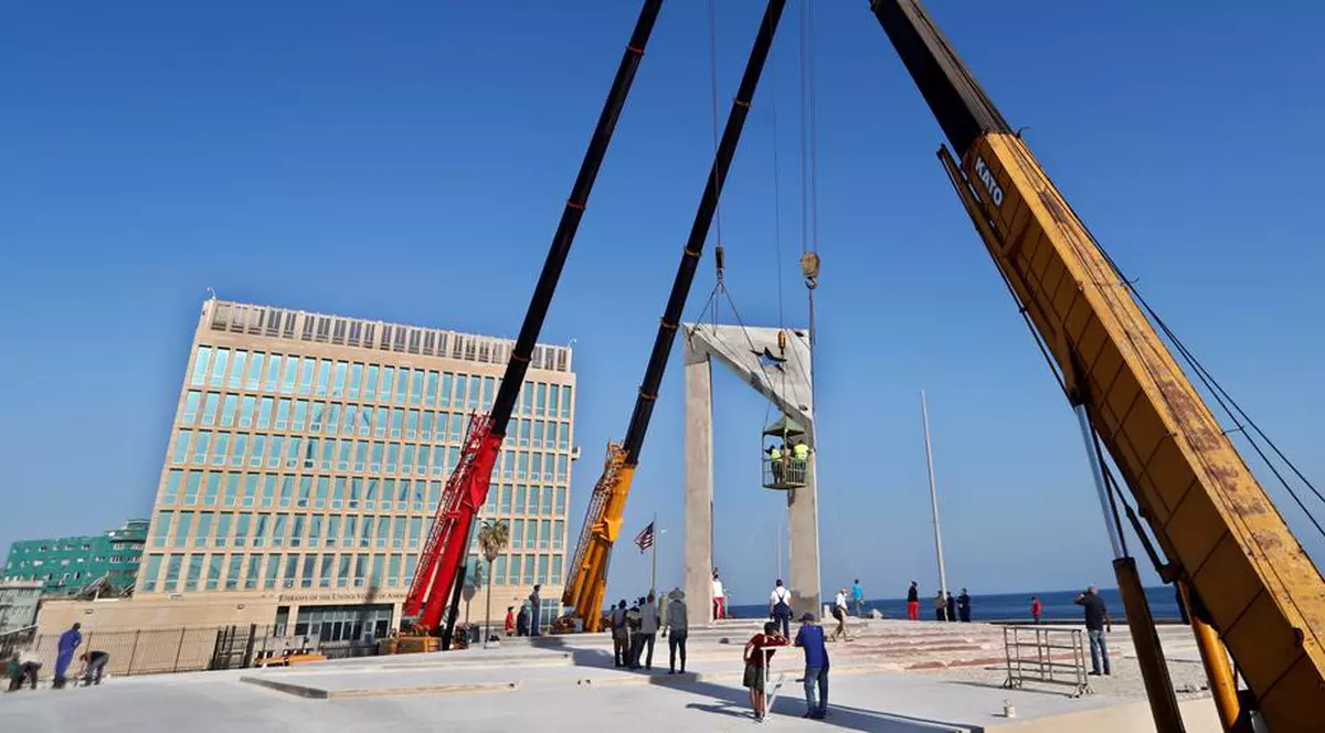 Cuba construieşte un drapel gigantic din beton chiar în faţa ambasadei americane