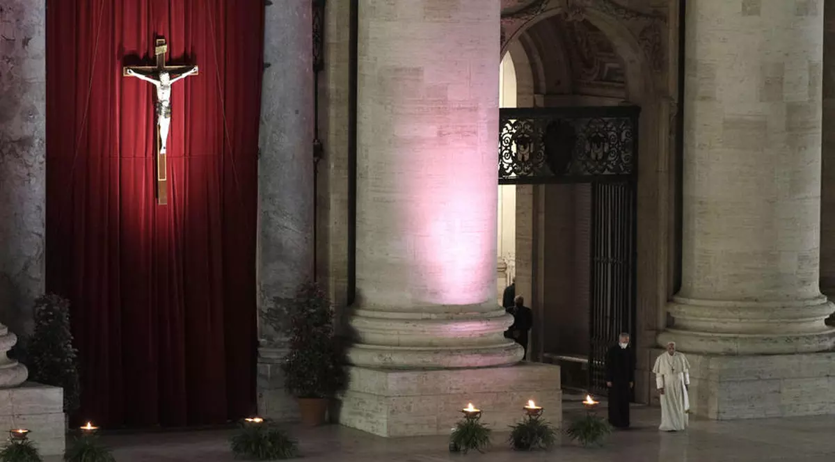 Papa Francisc, procesiune de Drumul Crucii în Piaţa Sfântul Petru | sursa foto: EPA