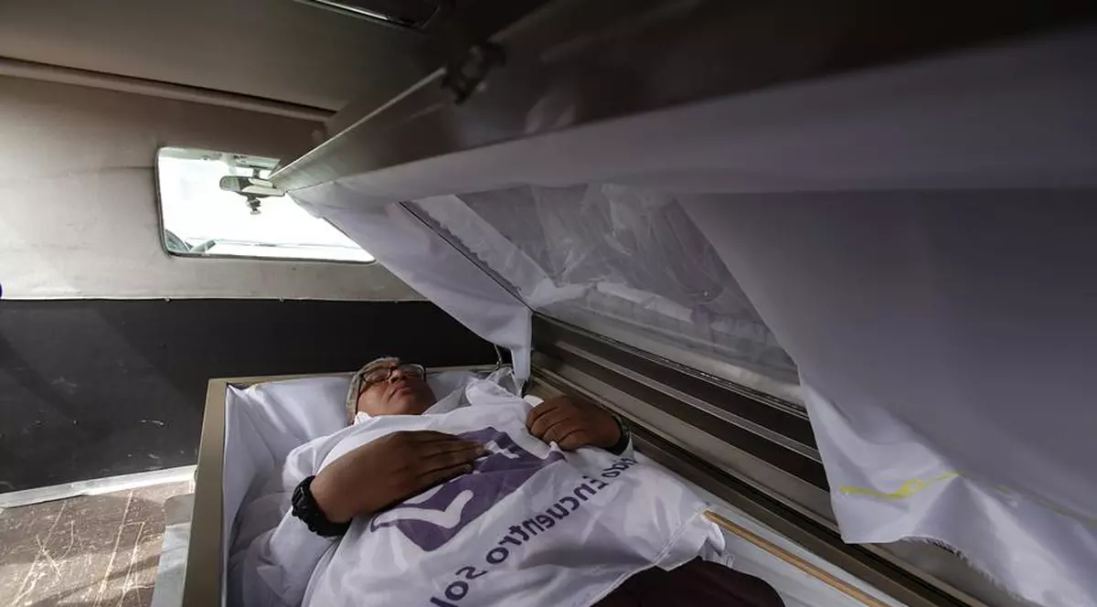 Un candidat la alegerile regionale din Mexic și-a lansat campania electorală dintr-un sicriu