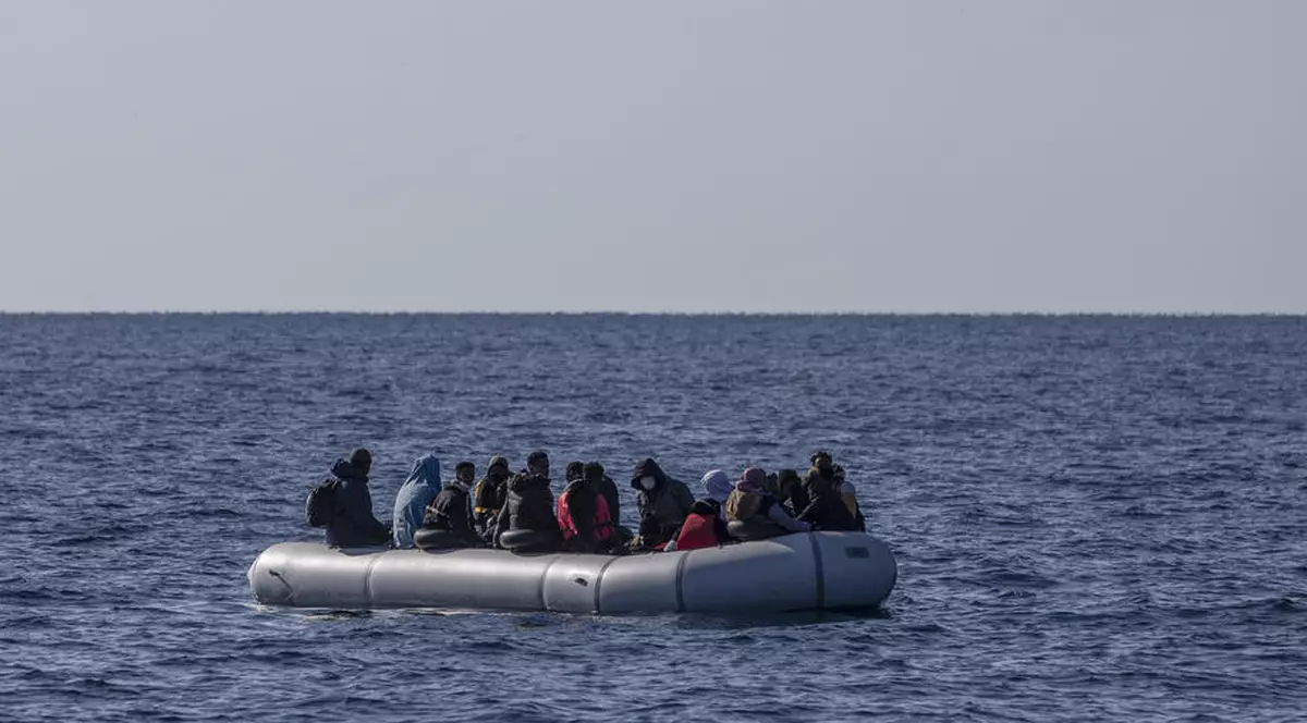 O ambarcațiune cu 130 de persoane s-a răsturnat în Marea Mediterană. Nu a fost găsit nici un supraviețuitor