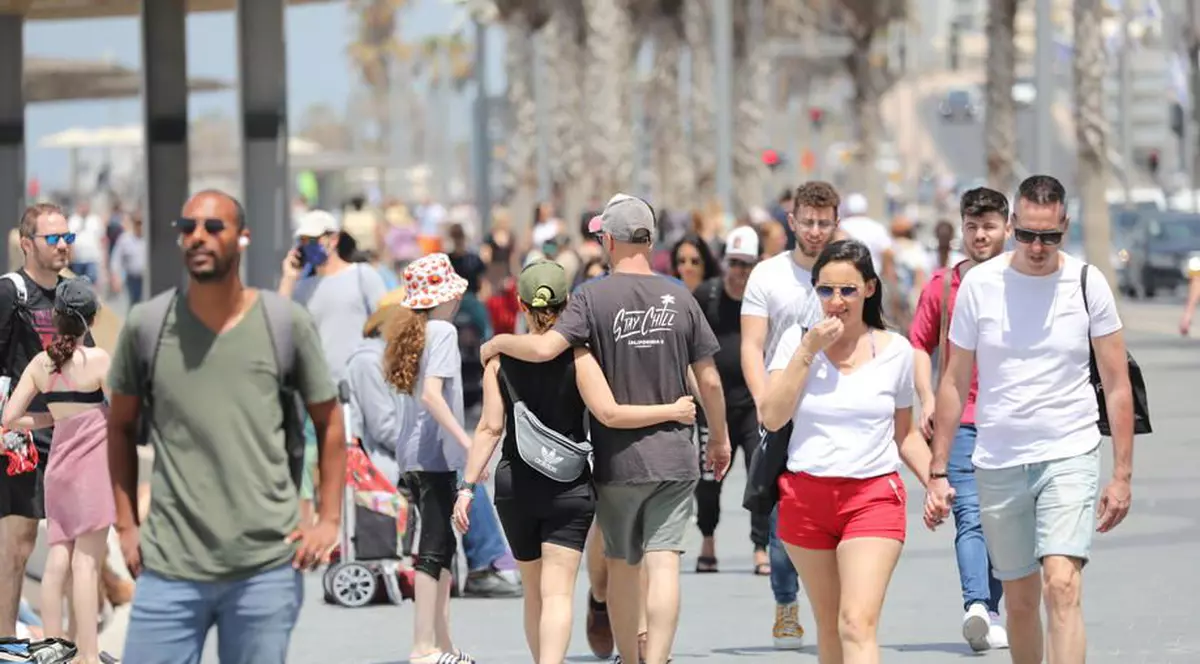 Cum a fost în Israel în prima zi în care masca nu a mai fost obligatorie în aer liber