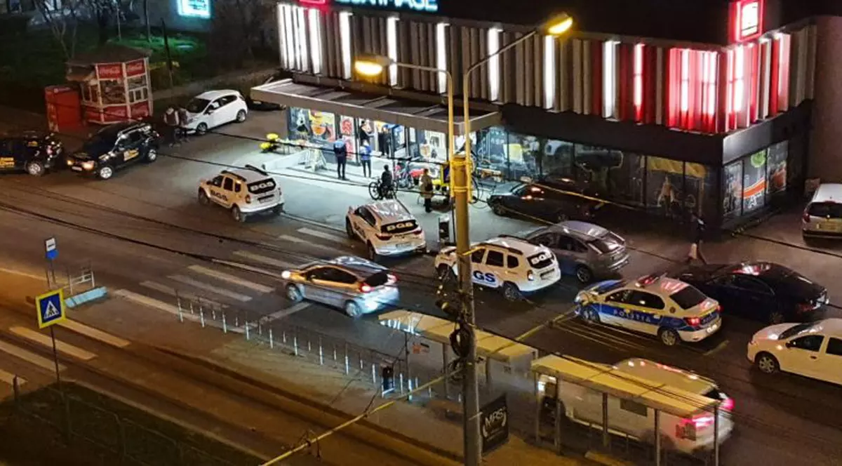 Agent de pază din Ploiești agresat la un supermarket de doi tineri, după ce le-a cerut să poarte masca de protecție