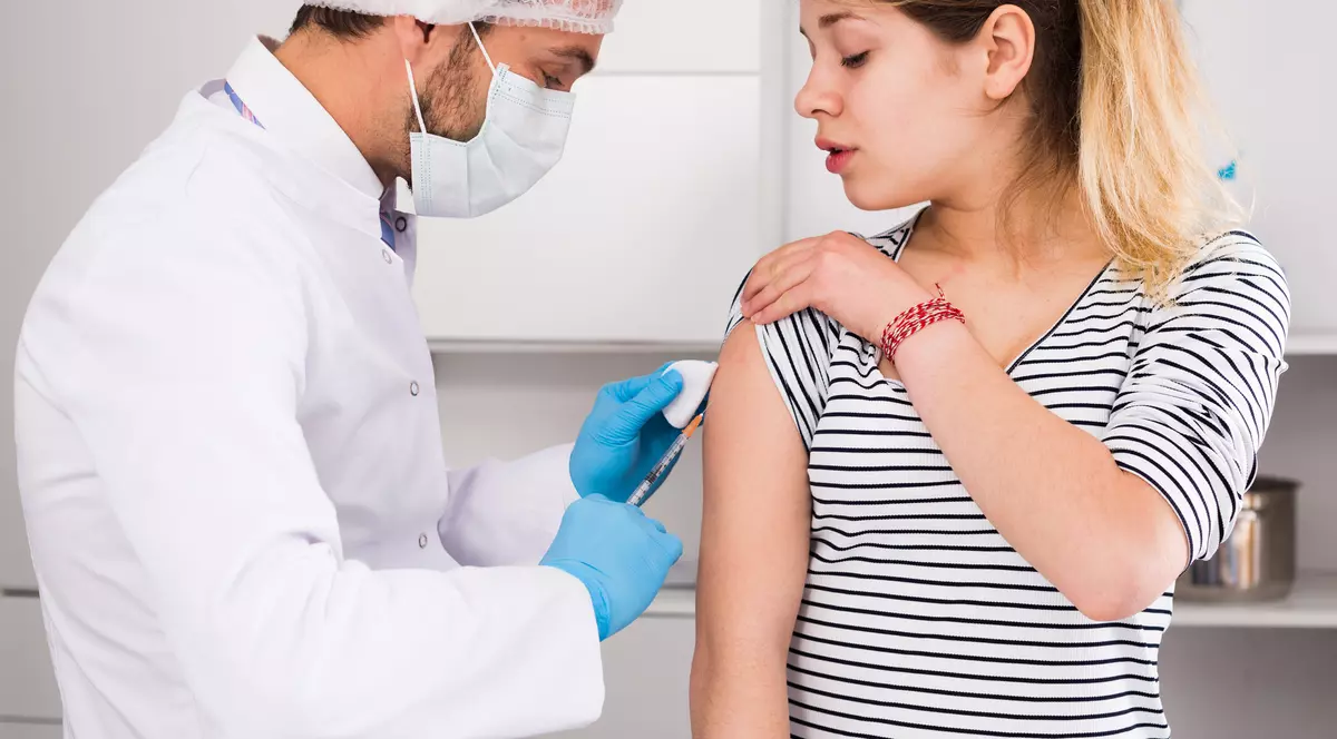 „Fără vaccinarea anti-COVID a copiilor nu se poate atinge o imunitate de turmă”. Ce spun trei medici români