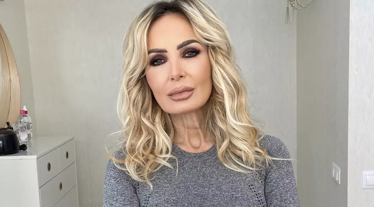 Daniela Gyorfi, nevoită să își schimbe implantul mamar. „Mi s-a fisurat. Mă doare și se vede”