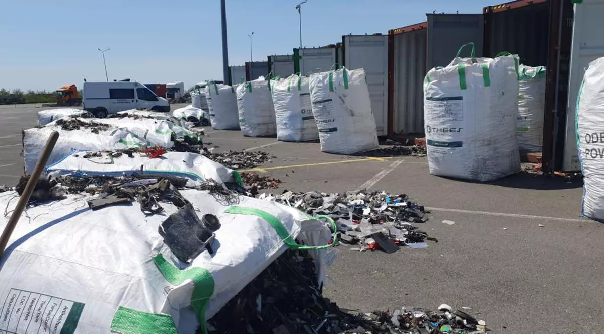 Surse judiciare: Containere cu deșeuri din Togo vin spre România