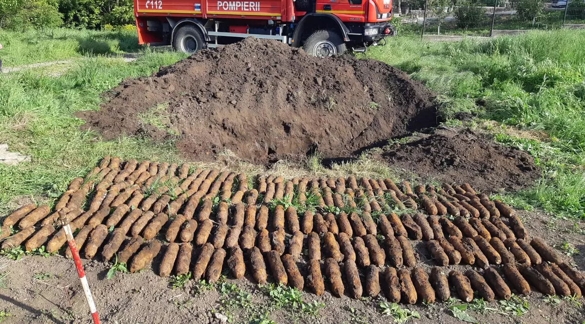 Muniție de război, descoperită într-un sat din Iași. Peste 500 de proiectile, ridicate de pirotehnişti