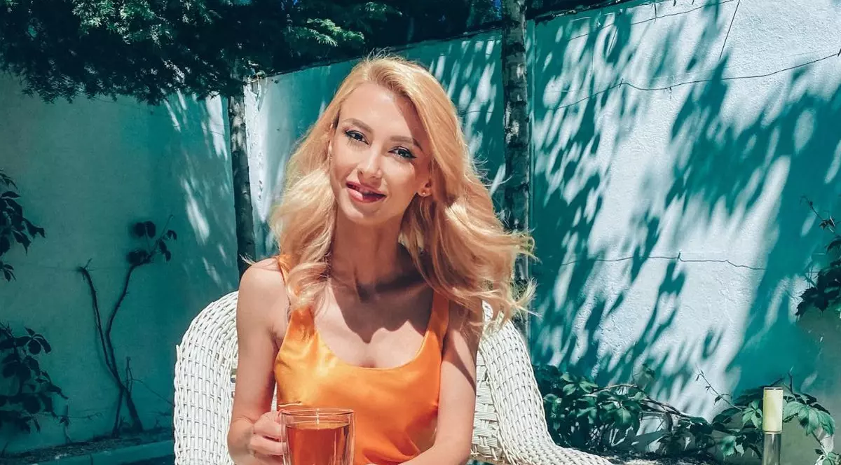 Andreea Bălan, în costum de baie pe plajele din Dubai. „Vă țin la curent. Sunt foarte fericită”