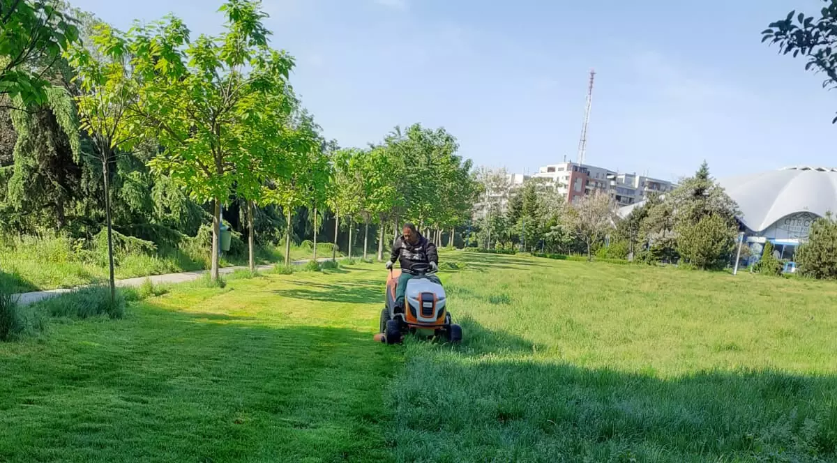 Viceprimarul Capitalei: Am început curăţenia în toate parcurile din Bucureşti