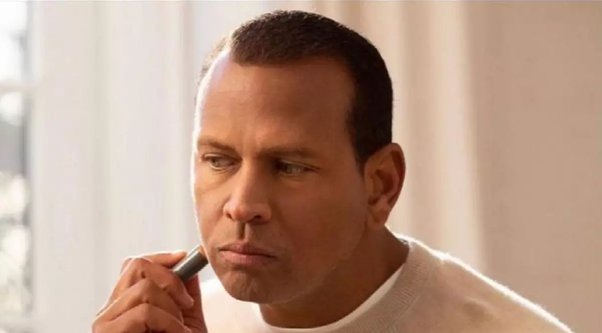 Fostul iubit al lui Jennifer Lopez vinde produse de machiaj pentru bărbați