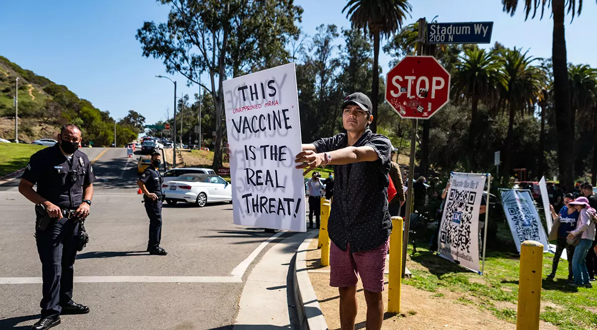 Profilul americanilor care nu vor să se vaccineze: Tineri, fără multe studii și trumpiști