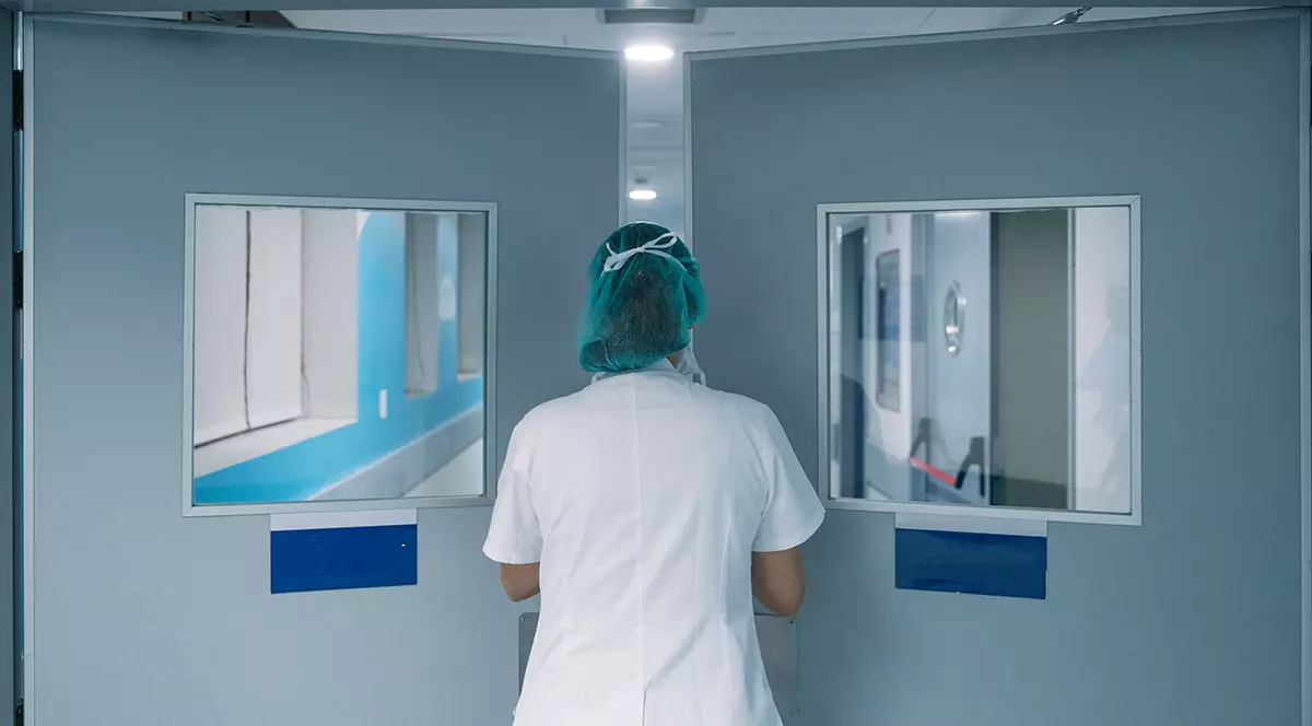 Asistenta din Focșani care a înjurat o mamă venită cu bebelușul la Spitalul Judeţean a fost concediată. „Îi găsește dracii numai la ora asta să vină”