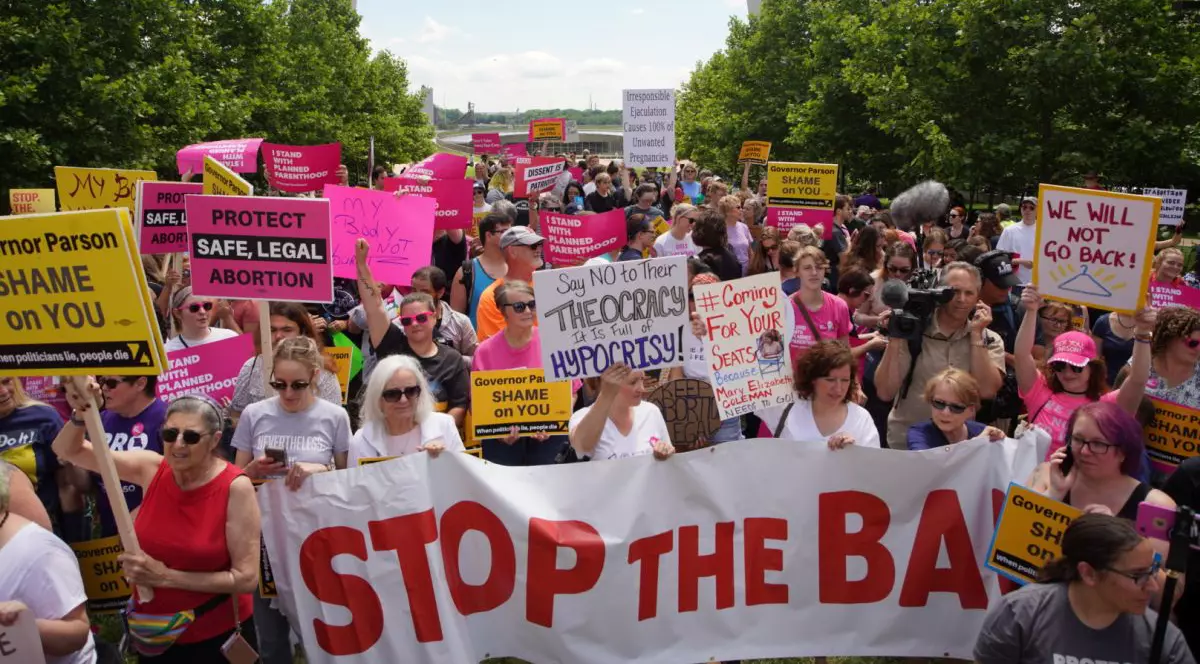 O luptă tot mai încinsă pentru interzicerea dreptului la avort se pregătește să ajungă la testul suprem în SUA