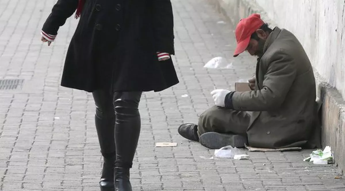 Metode inedite prin care elveţienii încearcă să scape de cerşetorii români