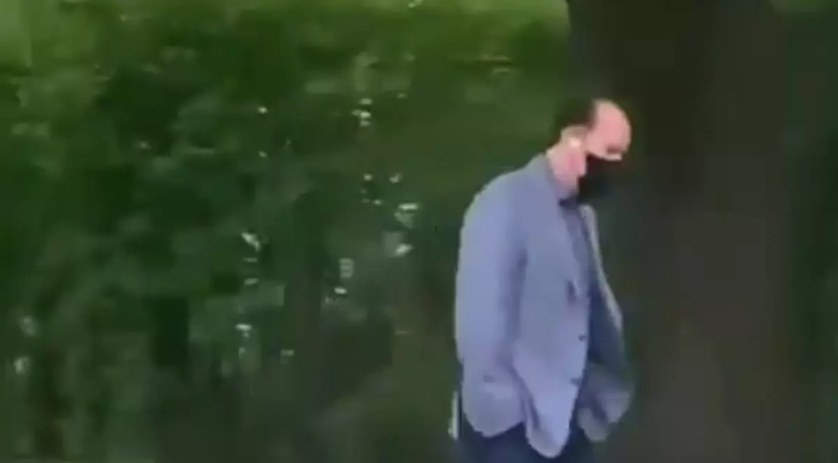 Premierul Cîţu, surprins mergând pe jos pe bulevardul Mircea Eliade