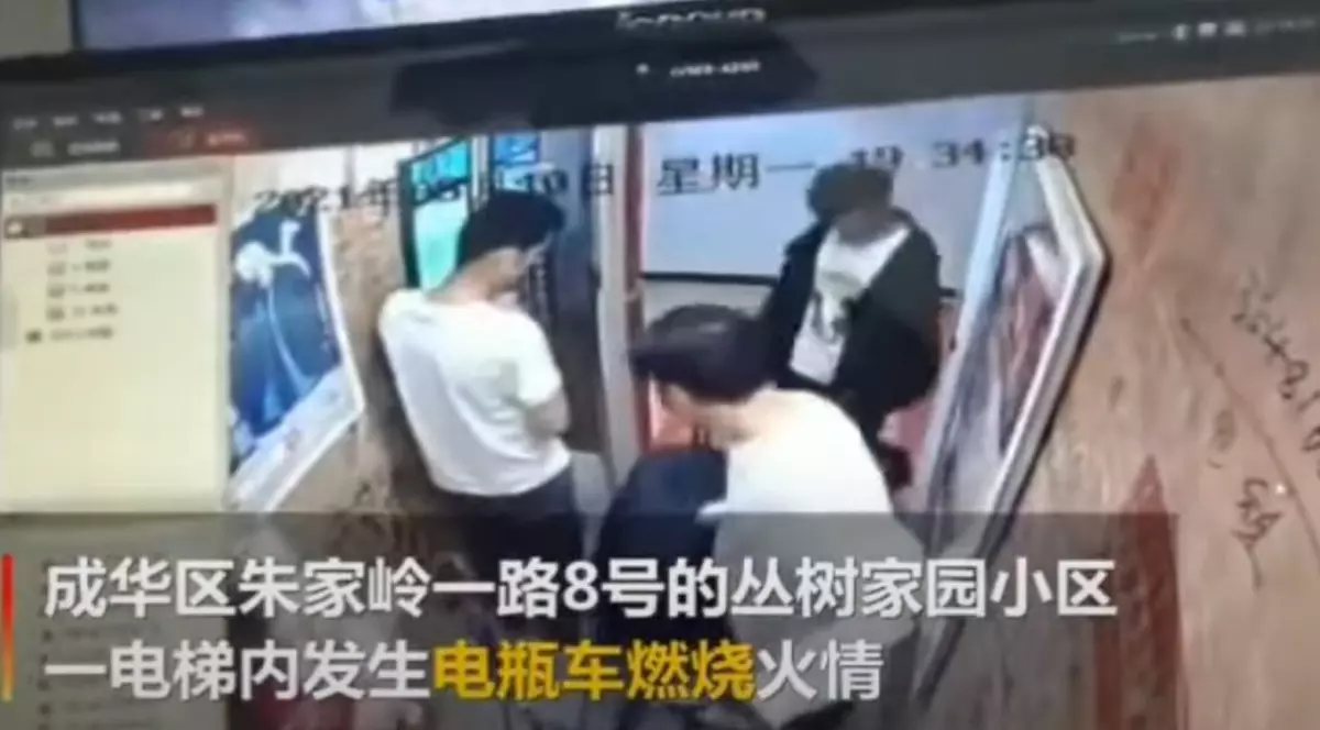 Imagini dramatice în China. O bicicletă electrică explodează într-un lift, rănind 5 persoane