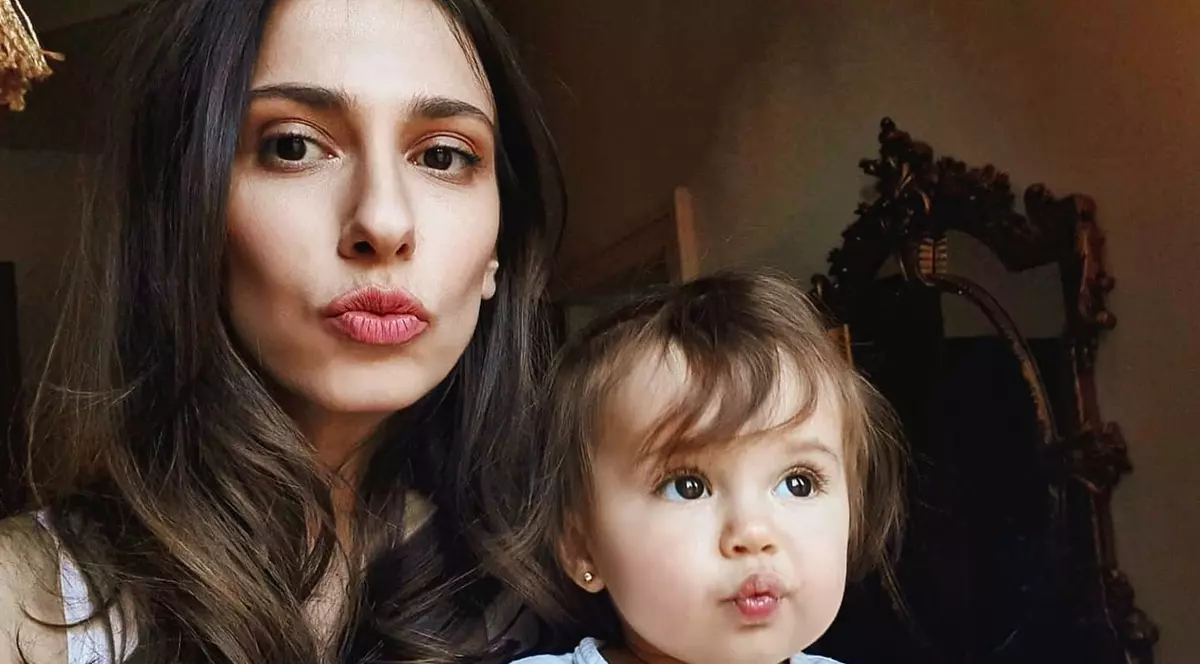 Bucurie pentru Dana Rogoz. Fiica ei a făcut primii pași. „Plânge când o pun în cărucior”