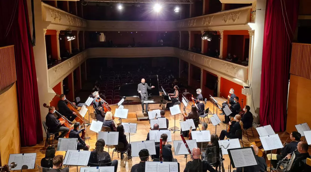 Vaccin, muzică și teatru. Cum se va desfășura „Summitul Vaccinării” de la Filarmonica din Sibiu