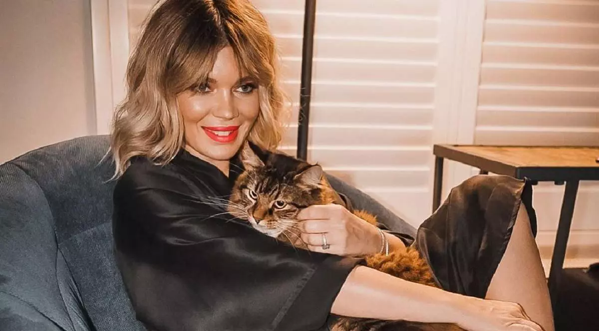 Gina Pistol, în costum de baie la două luni de când a născut. „Să te iubești pe tine este cheia spre fericire”