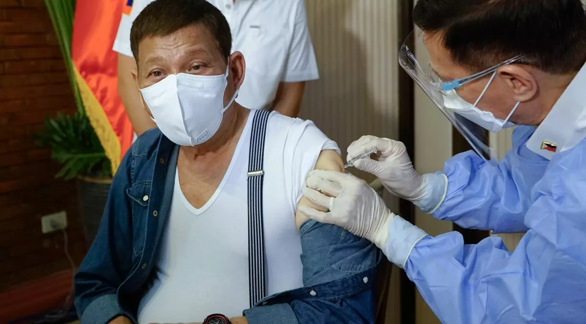 Președintele din Filipine îi amenință cu închisoarea pe cei care refuză vaccinul anti-COVID-19